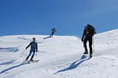 76 Scialpinisti scendono